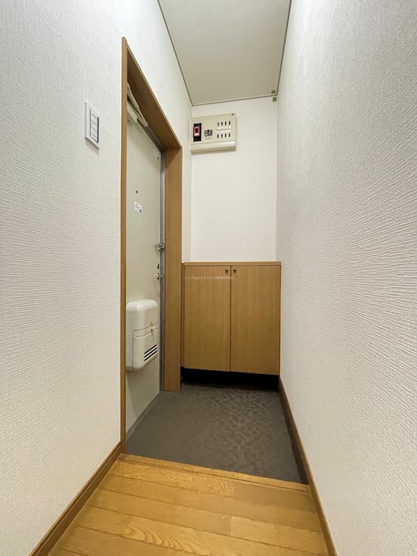 ピュア女池A棟 玄関