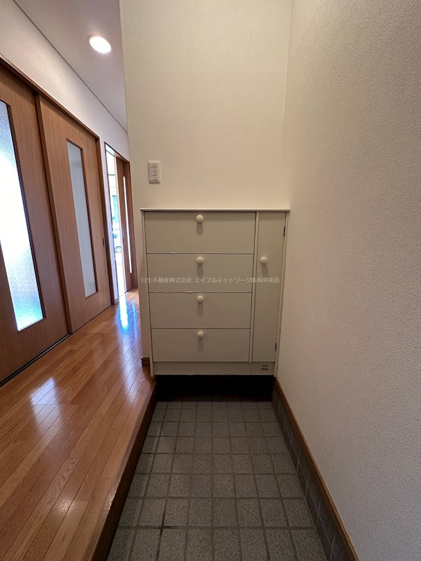 メゾンドラペ 玄関