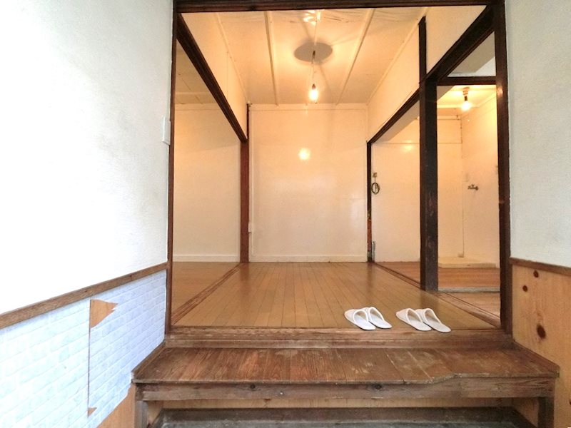 田浦町３丁目貸家 玄関