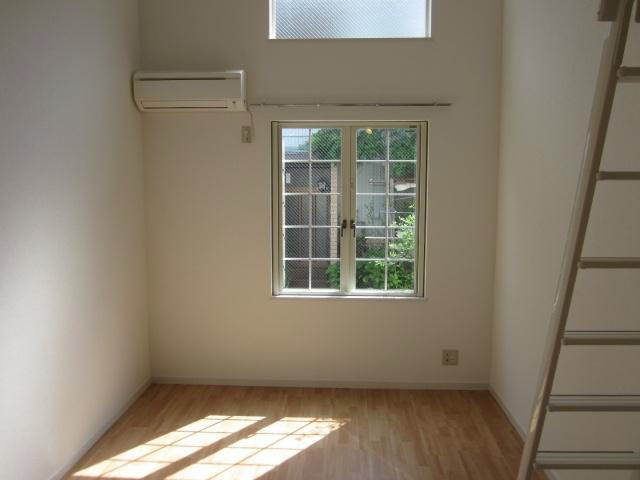 プリマ・六番館 リビング