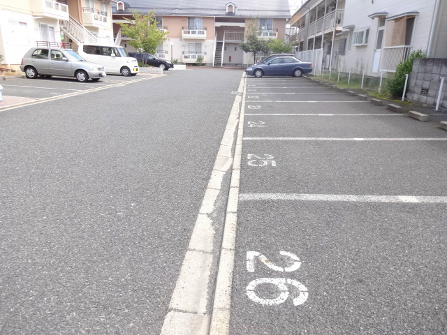 ヌーベルシティ鳥屋野　A棟 駐車場