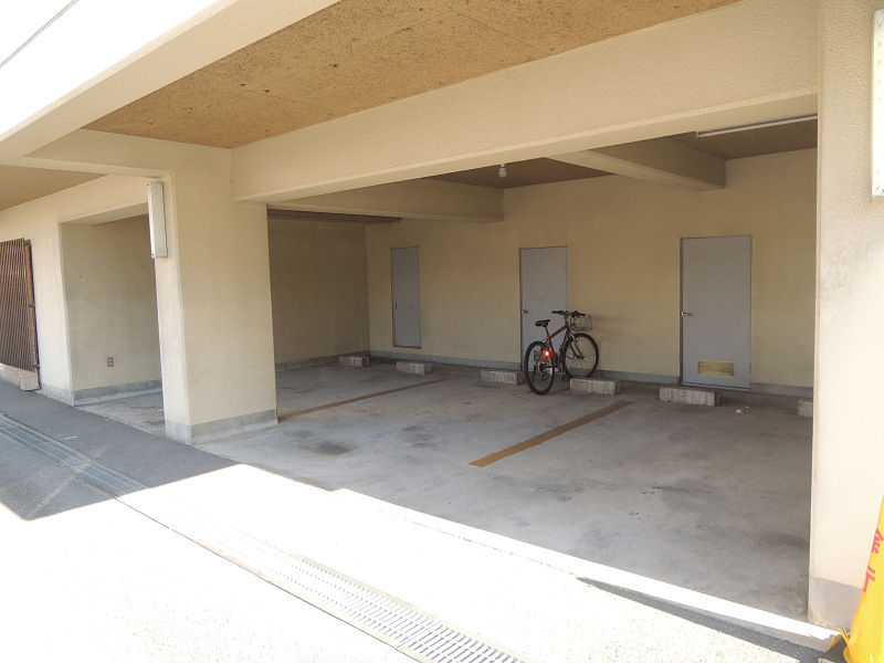 カサクレスト 駐車場