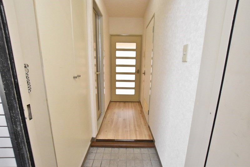 内山第62ビル 玄関