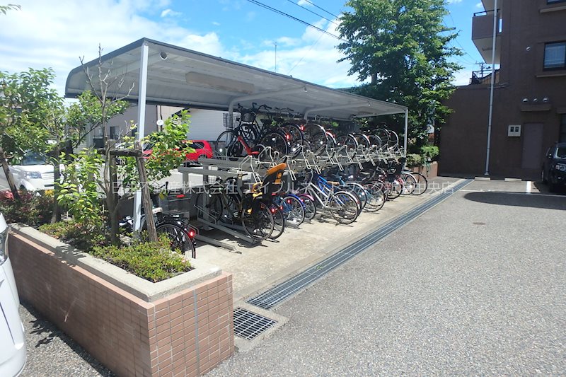 トゥールドゥソレイユ 駐車場