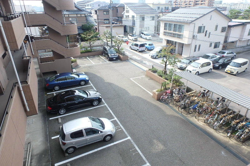 トゥールドゥソレイユ 駐車場