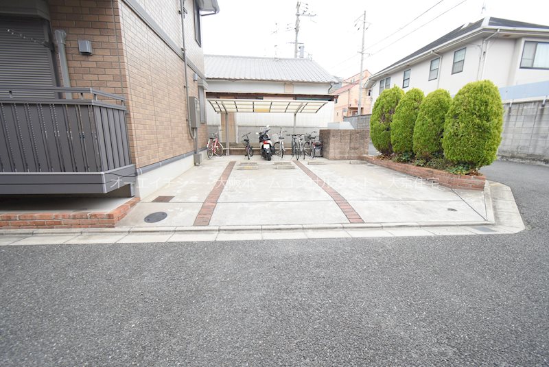 ドミール本町 駐車場