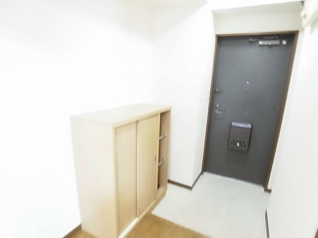 パインツリーコート 玄関