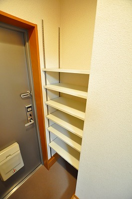 ベルリーフＭＯＺＵ  玄関