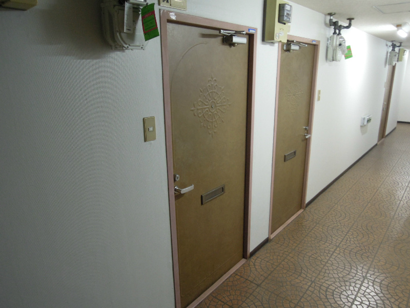 山田ビル 玄関