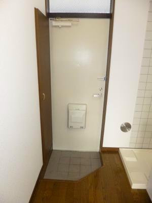 アウルネストA 玄関