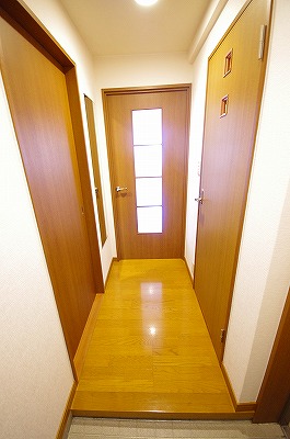 オールセインツ 玄関