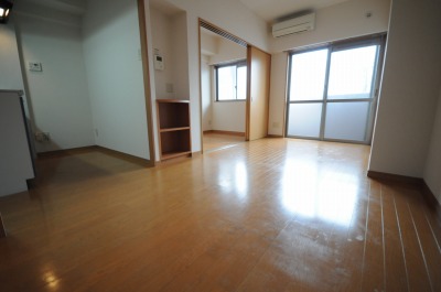 出屋敷館 リビング