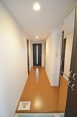 エルティアラ上富野 玄関