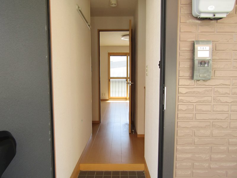 マ　メゾン 玄関