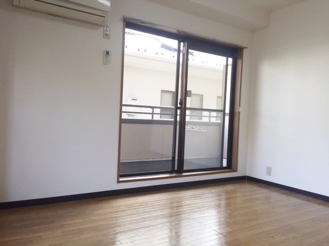 リバーアイン宇田川 リビング