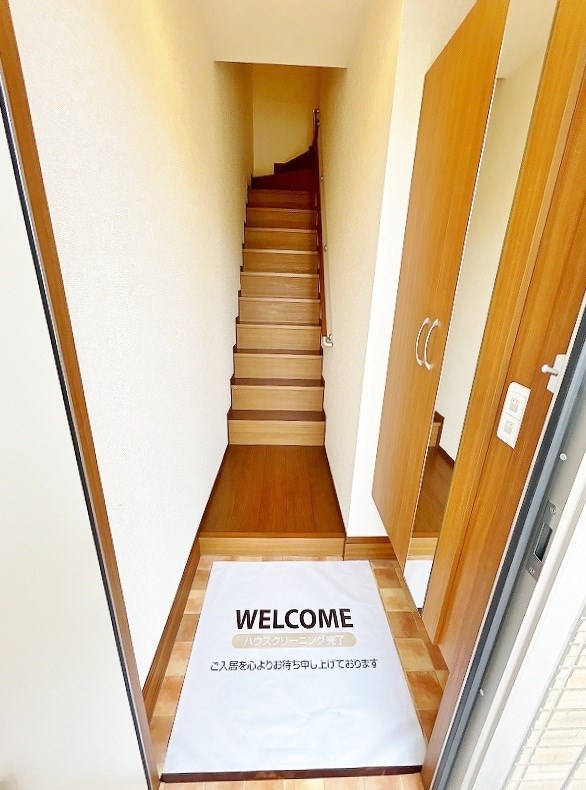 メゾンラフィーネＢ棟  玄関