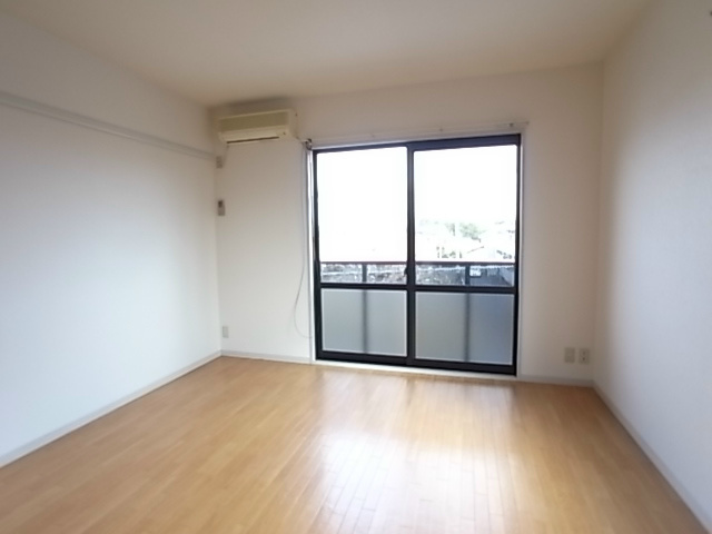 モン　レーヴ（根木内） リビング