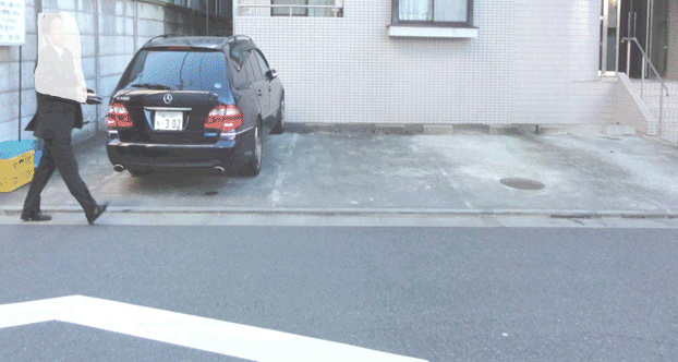メゾン川本駐車場 玄関