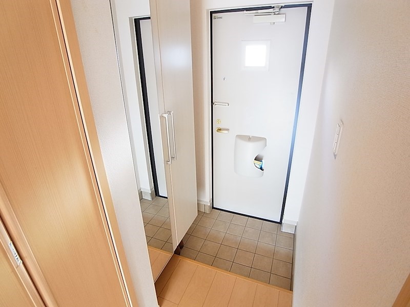 ラ　オルタンシア 玄関