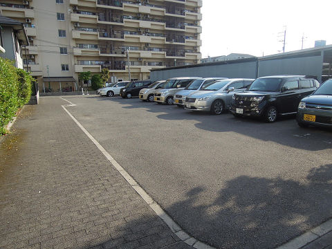 ディアスふじた. 駐車場