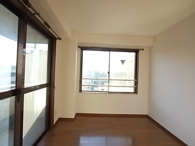 オークレア リビング