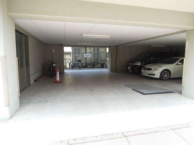 イーストナガレ 駐車場