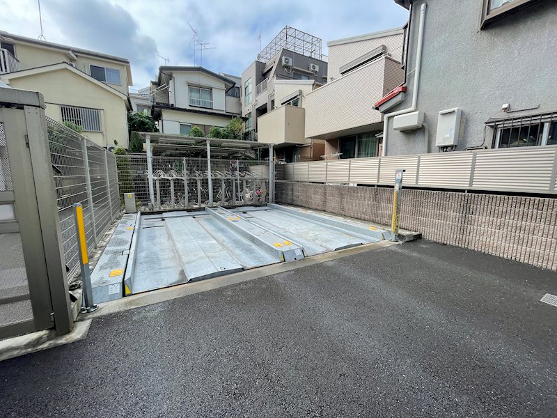 エスティメゾン哲学堂 駐車場