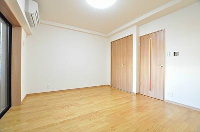 紺二ビル ベッドルーム