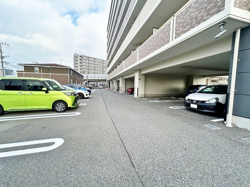 エヴァーグリーンＮ 駐車場