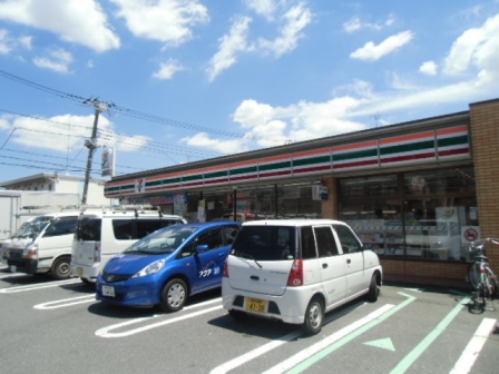 フラット谷戸A コンビニ
