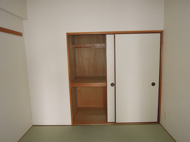 スヴァーネ東山本 収納