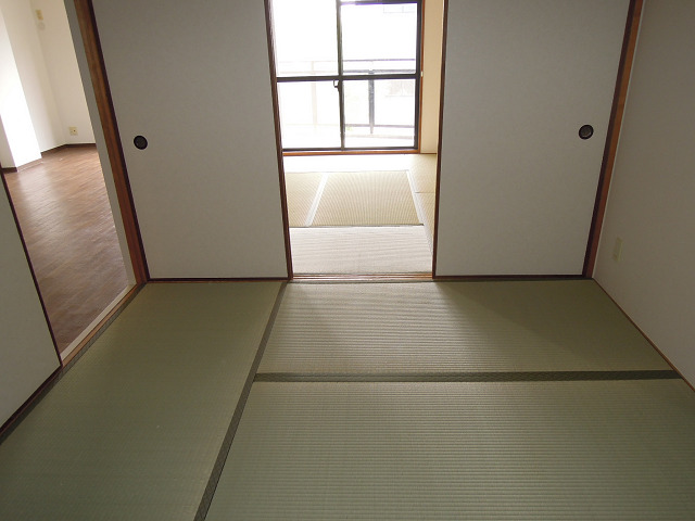 スヴァーネ東山本 ベッドルーム