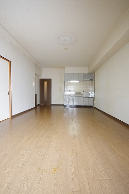 エルスール湯川 リビング