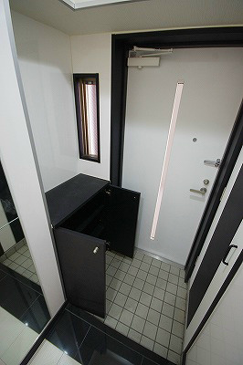 コンクルージョンフォート 玄関