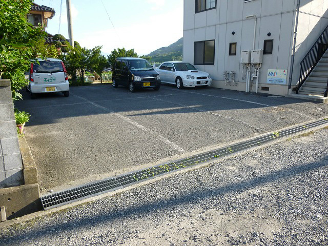 ウエストサイド 駐車場