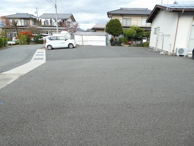 パールハイツ坂田 駐車場