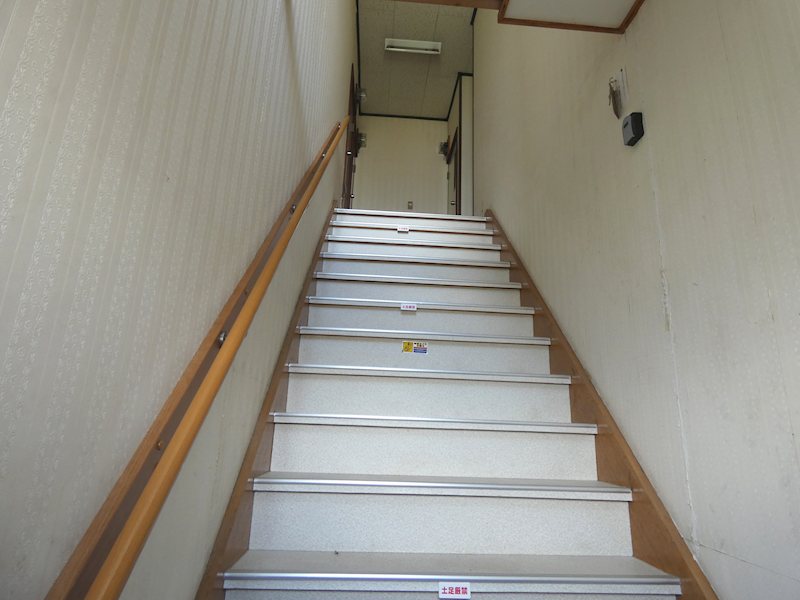 笠原学園原新田教場アパート エントランス