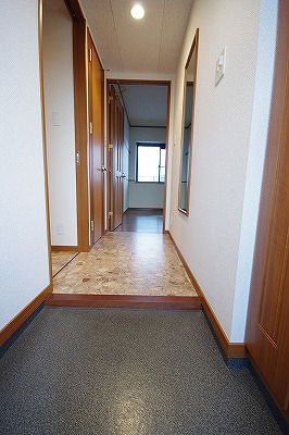 ＮＥＷ ＳＵＮ ＲＩＶＥＲ １３番館（ニューサンリバー１３番館） 玄関