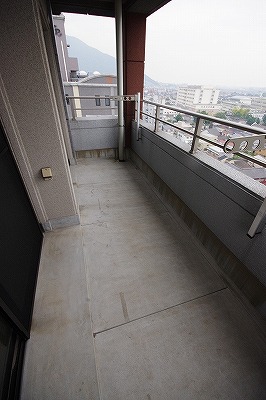 ＮＥＷ ＳＵＮ ＲＩＶＥＲ １３番館（ニューサンリバー１３番館） ベランダ