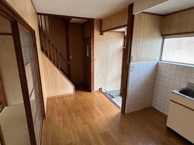 樫原中垣外貸家 玄関
