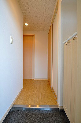 ニューサンリバー１４番館 玄関