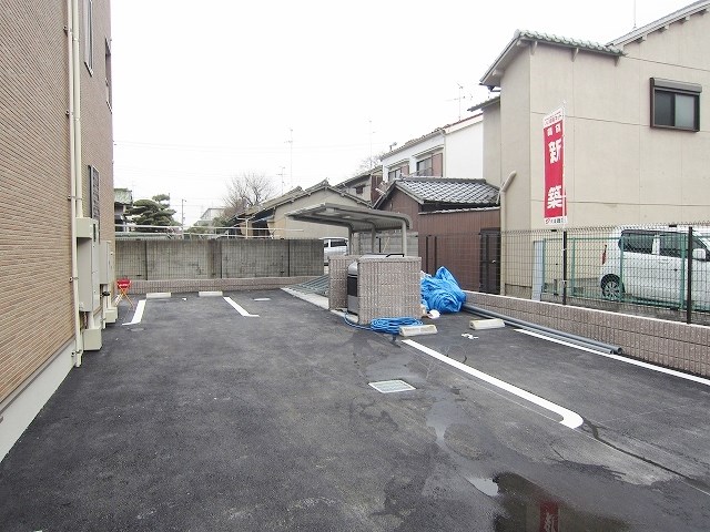 グランソレイユ 駐車場