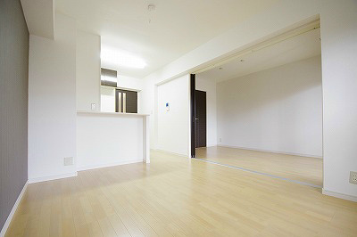 Ｓ－ＣＯＵＲＴ（エスコート） リビング