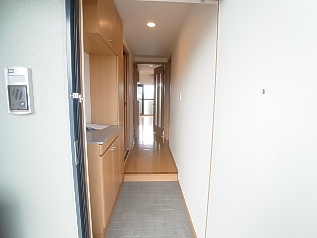 ハイエスト　クレディア 玄関