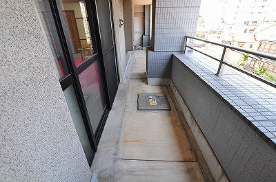 ＮＥＷ ＳＵＮ ＲＩＶＥＲ １３番館（ニューサンリバー１３番館） ベランダ