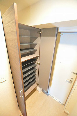 ｍａｉｓｏｎ　ｄｅ　ｐｒｅｃｉｅｕｓｅ（メゾンドプレシューズ） 玄関