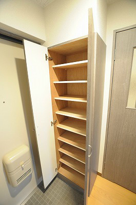 ロイヤルセンターＢＬＤ  玄関