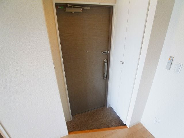 MERIDIAN ANNEX 玄関