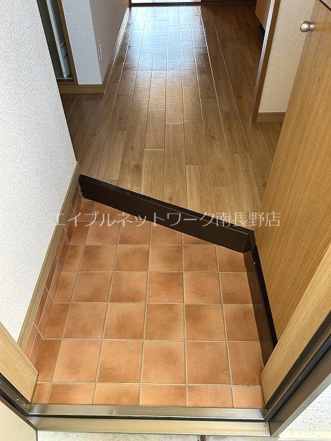 サープラスＫ－１ 玄関