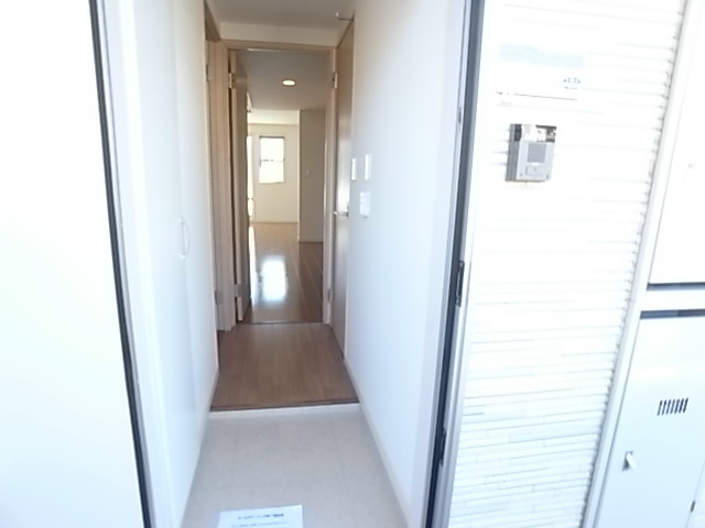 リブリ・Y.T常盤平 玄関